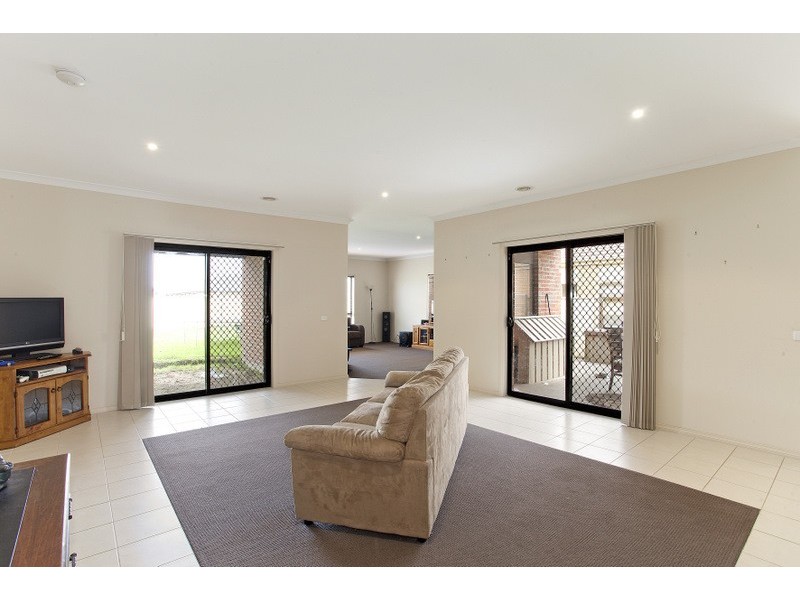 23 Viola Avenue, Pakenham VIC 3810