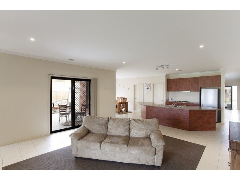 23 Viola Avenue, Pakenham VIC 3810