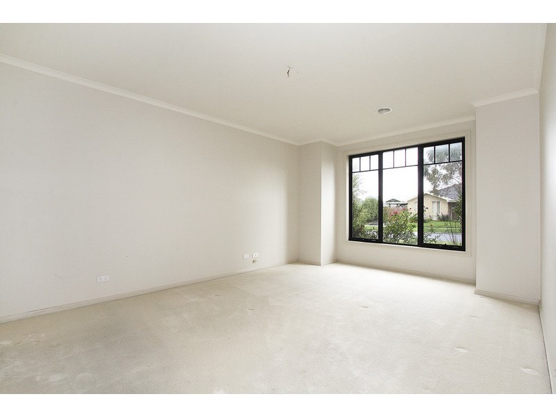 9 Tasman Way, Pakenham VIC 3810