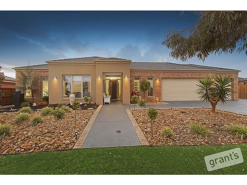 15 Dennis Avenue, Pakenham VIC 3810