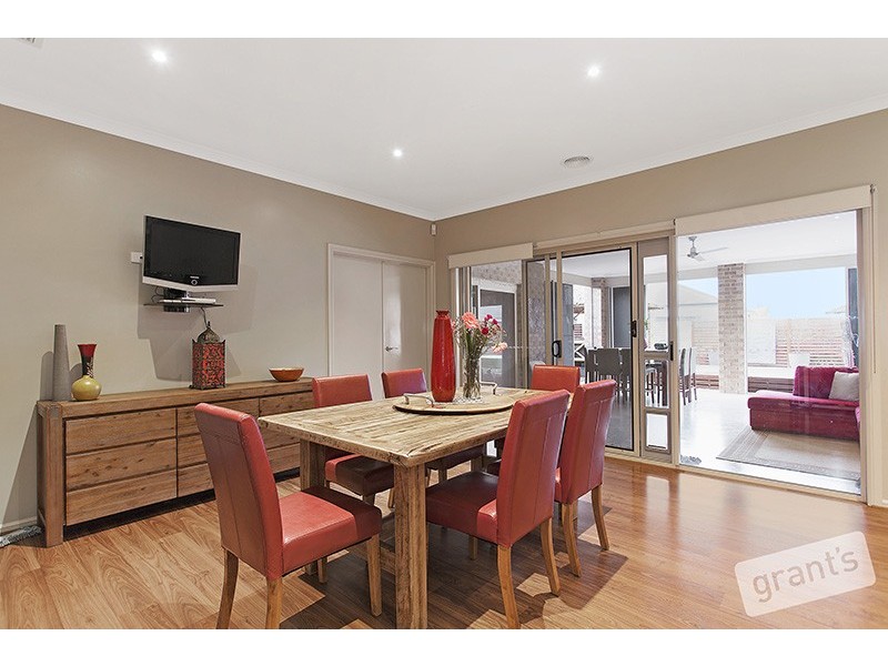 15 Dennis Avenue, Pakenham VIC 3810