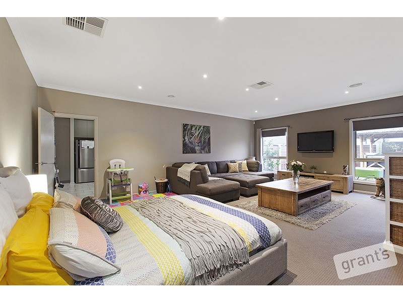 15 Dennis Avenue, Pakenham VIC 3810