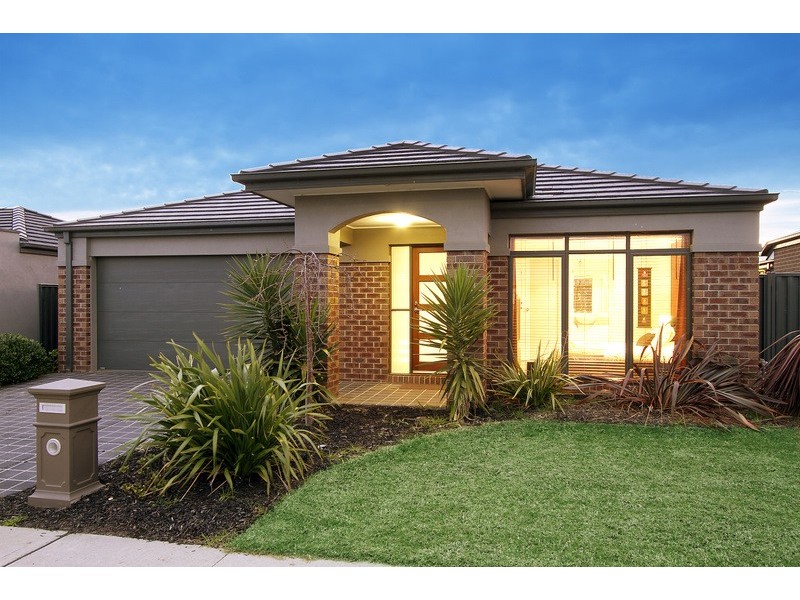 17 Tangelo Terrace, Pakenham VIC 3810