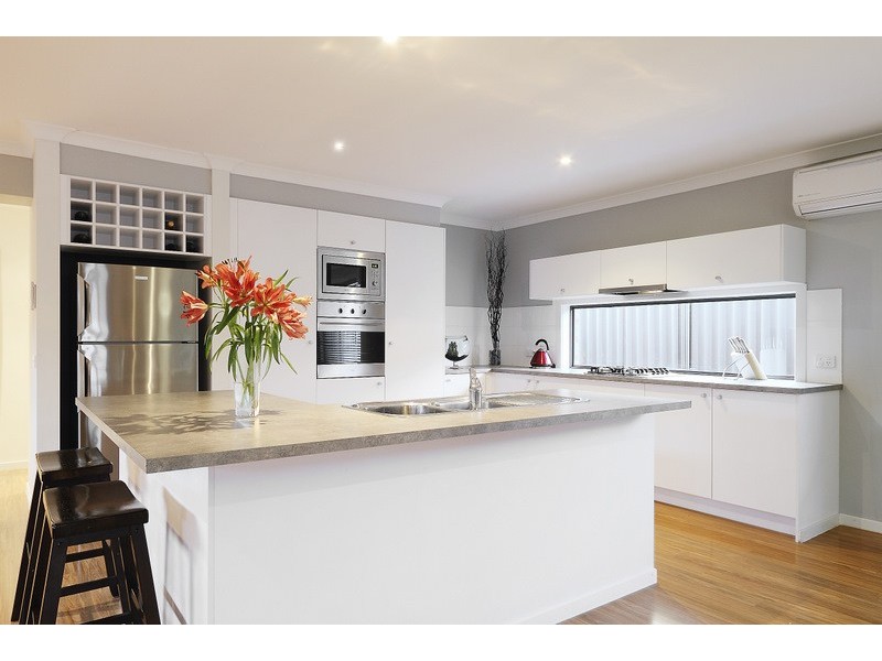 17 Tangelo Terrace, Pakenham VIC 3810