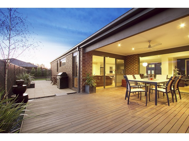 17 Tangelo Terrace, Pakenham VIC 3810