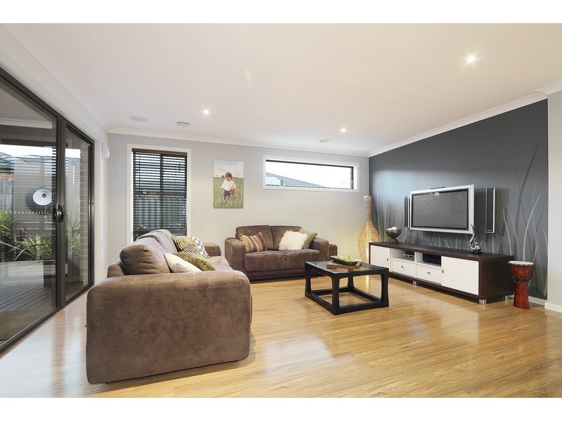 17 Tangelo Terrace, Pakenham VIC 3810