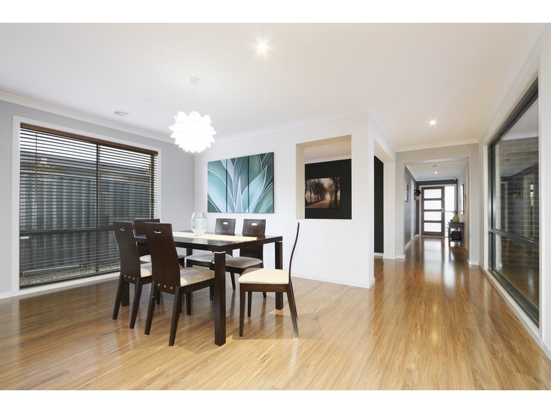 17 Tangelo Terrace, Pakenham VIC 3810