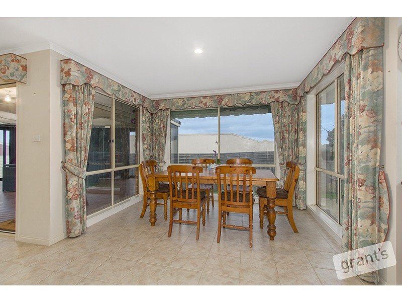 16 Hillrise Court, Pakenham VIC 3810