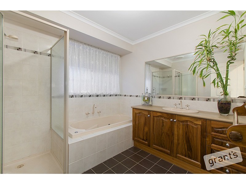 16 Hillrise Court, Pakenham VIC 3810