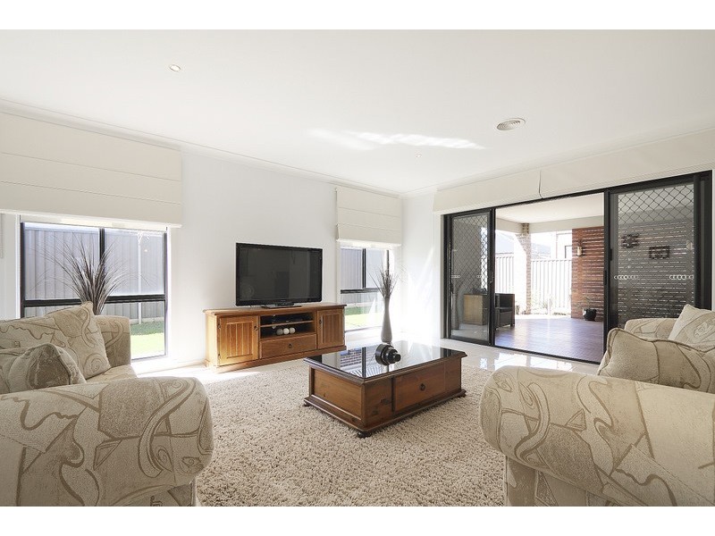 14 Sarton Link, Pakenham VIC 3810