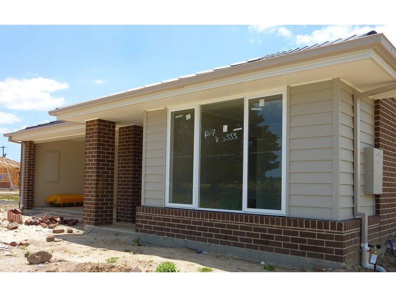 10 Olive Grove, Officer VIC 3809