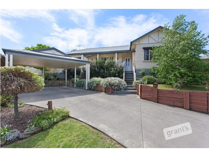 4 Jonathan Place, Pakenham VIC 3810