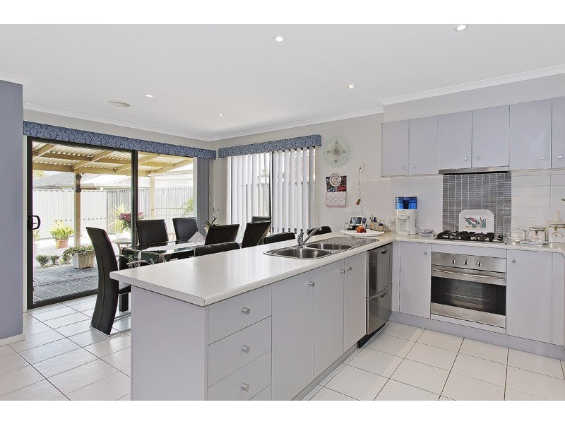 16 Cherry Blossom Chase, Pakenham VIC 3810