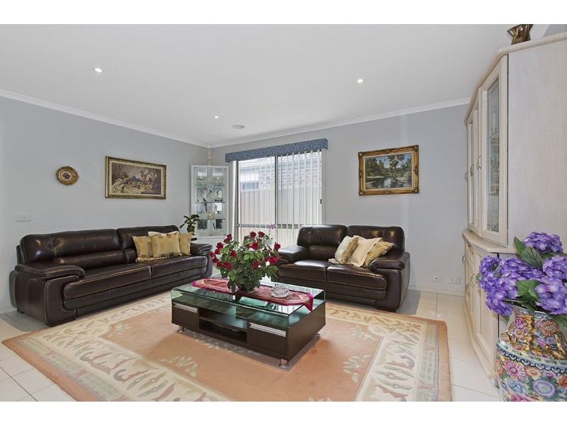 16 Cherry Blossom Chase, Pakenham VIC 3810
