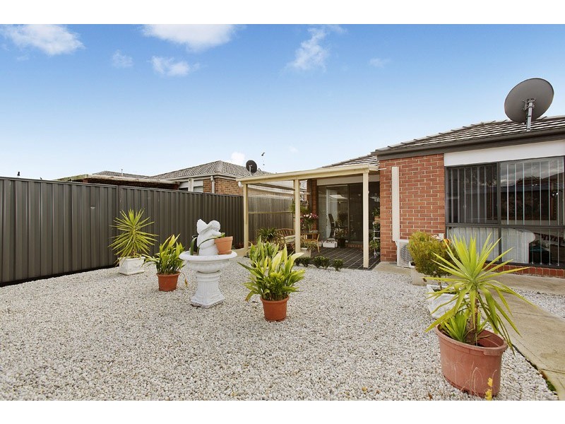16 Cherry Blossom Chase, Pakenham VIC 3810