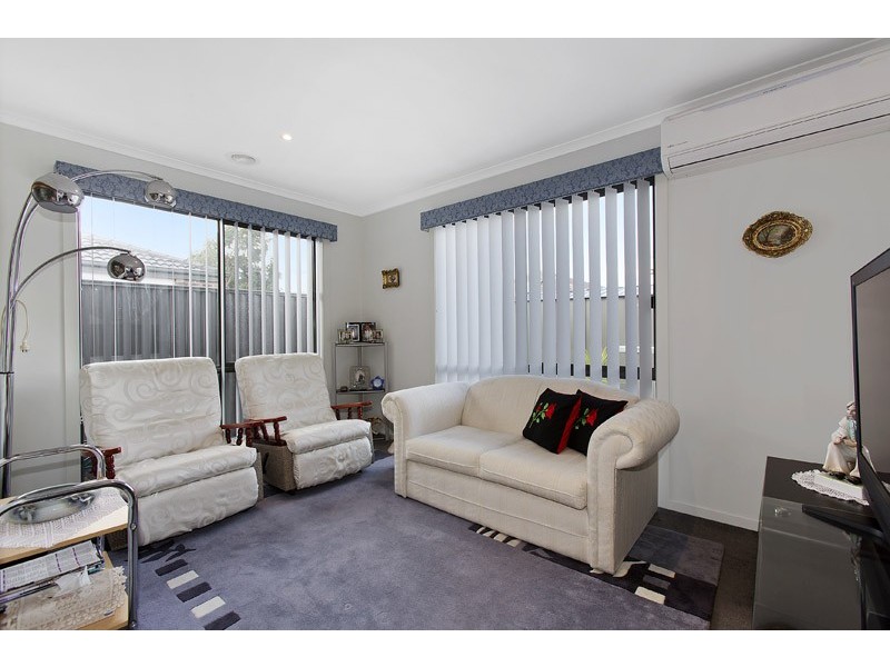 16 Cherry Blossom Chase, Pakenham VIC 3810