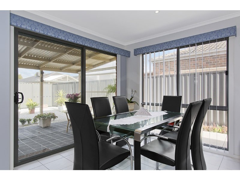 16 Cherry Blossom Chase, Pakenham VIC 3810