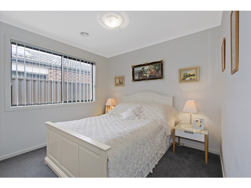 16 Cherry Blossom Chase, Pakenham VIC 3810