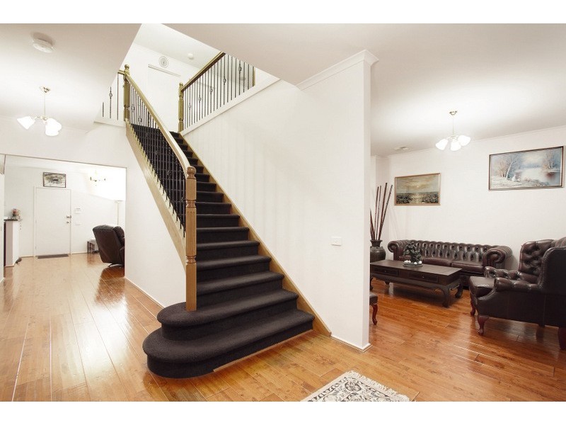 16 Laurina Link, Pakenham VIC 3810