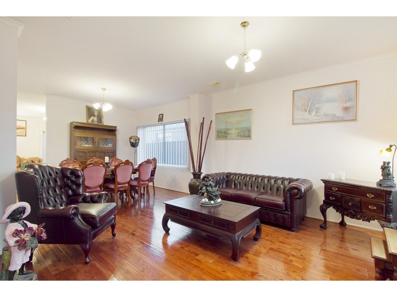 16 Laurina Link, Pakenham VIC 3810