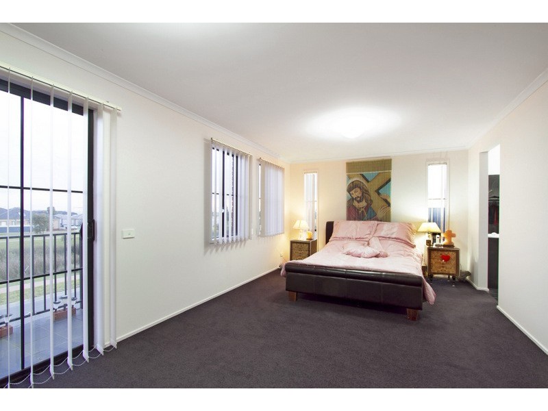 16 Laurina Link, Pakenham VIC 3810