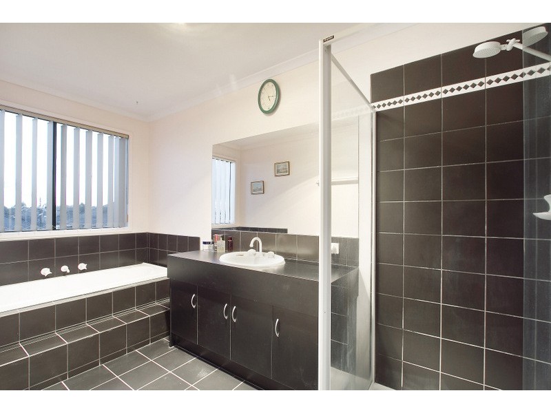 16 Laurina Link, Pakenham VIC 3810