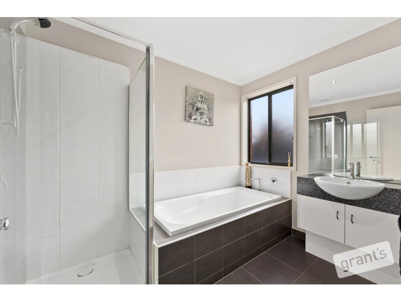 63 Leigh Drive, Pakenham VIC 3810