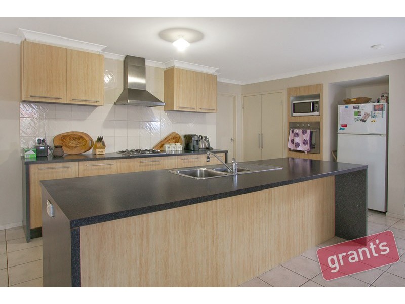 14 Honeyeater Way, Pakenham VIC 3810