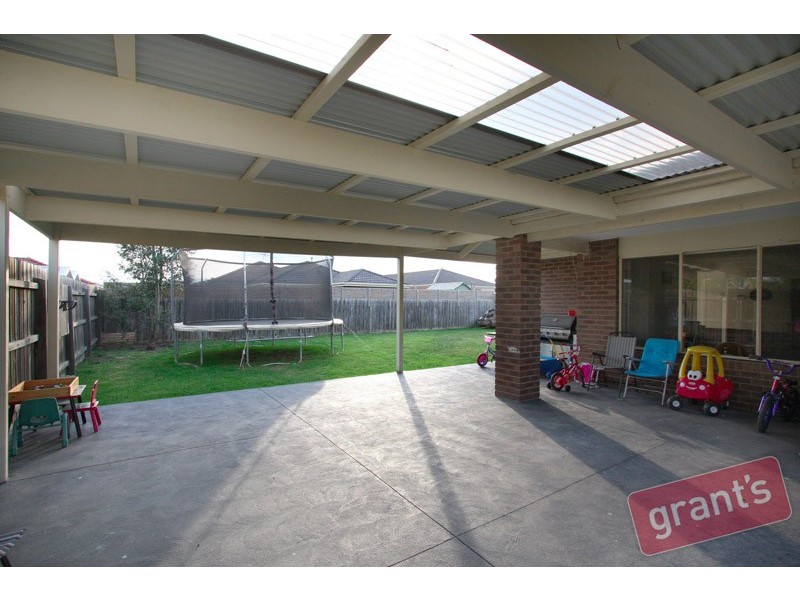 14 Honeyeater Way, Pakenham VIC 3810