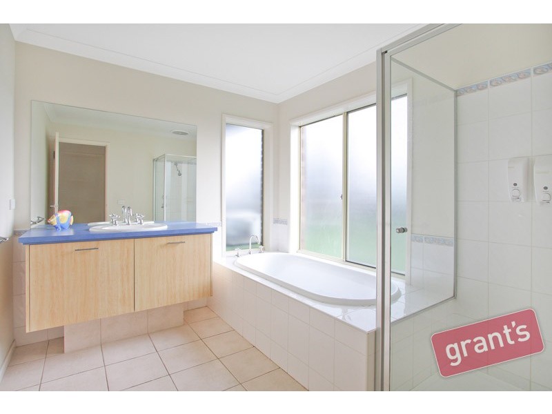 14 Honeyeater Way, Pakenham VIC 3810