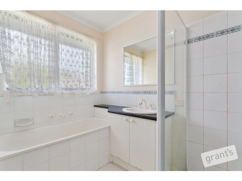 37 Dunbarton Drive, Pakenham VIC 3810