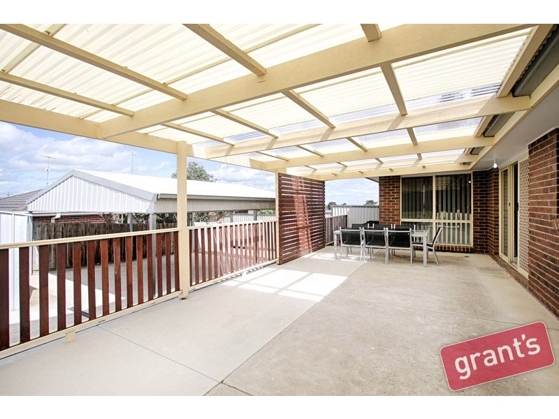 24 Adrian Drive, Pakenham VIC 3810