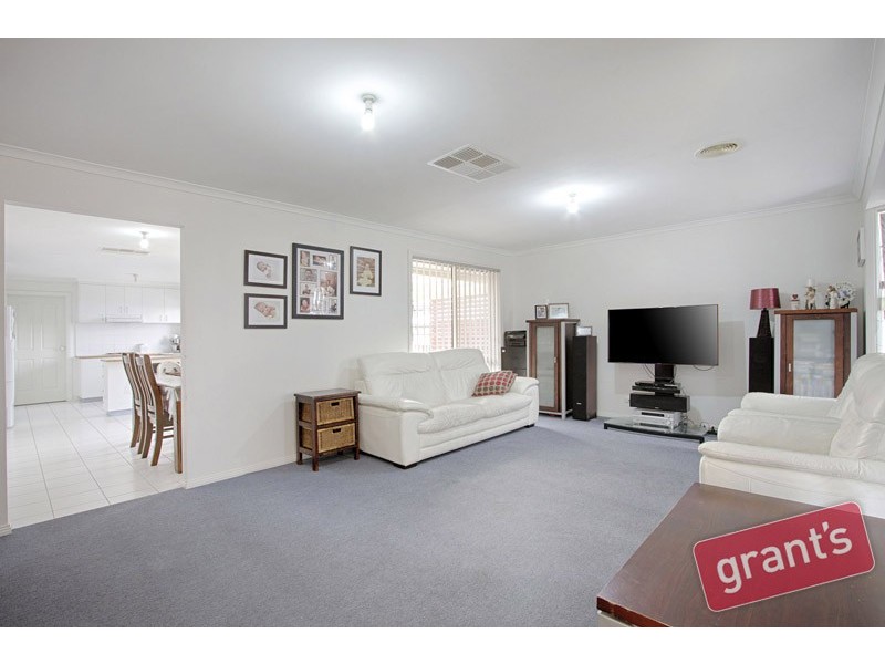 24 Adrian Drive, Pakenham VIC 3810