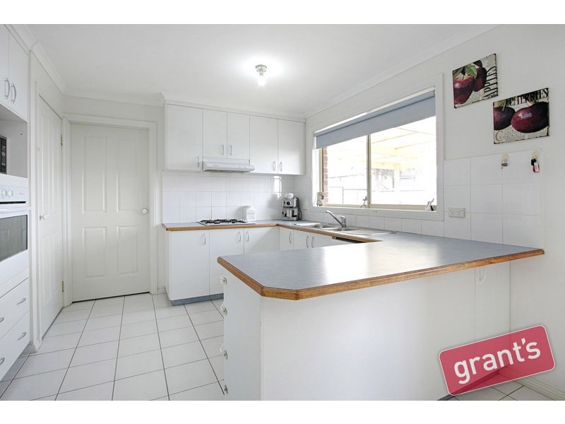 24 Adrian Drive, Pakenham VIC 3810