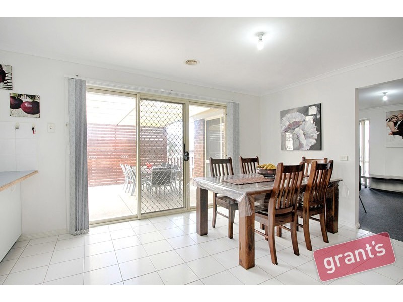 24 Adrian Drive, Pakenham VIC 3810