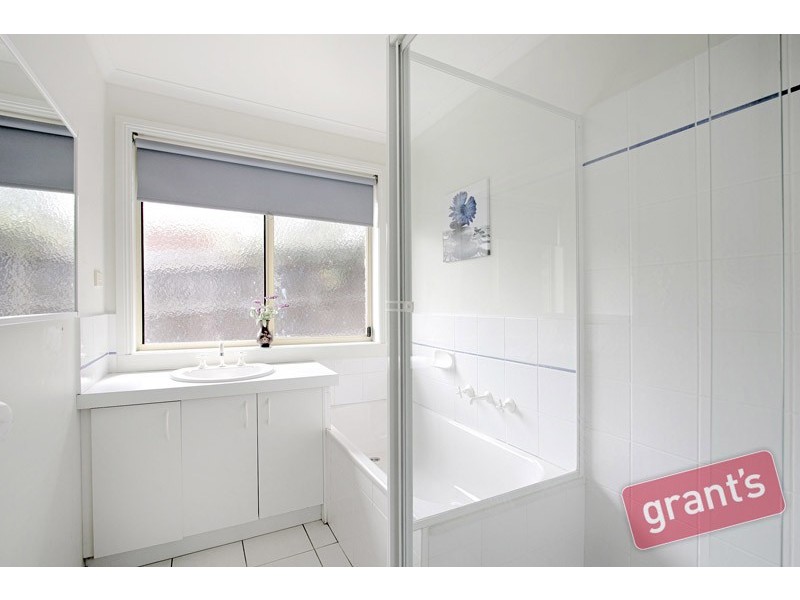 24 Adrian Drive, Pakenham VIC 3810