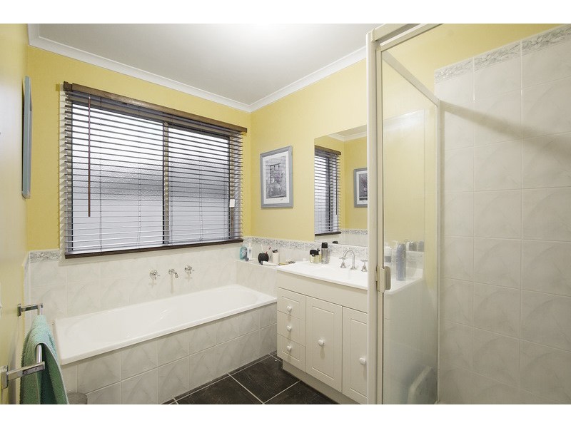 4 Ashwood Grove, Pakenham VIC 3810