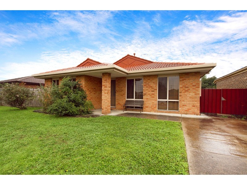 18 Paramount Way, Pakenham VIC 3810