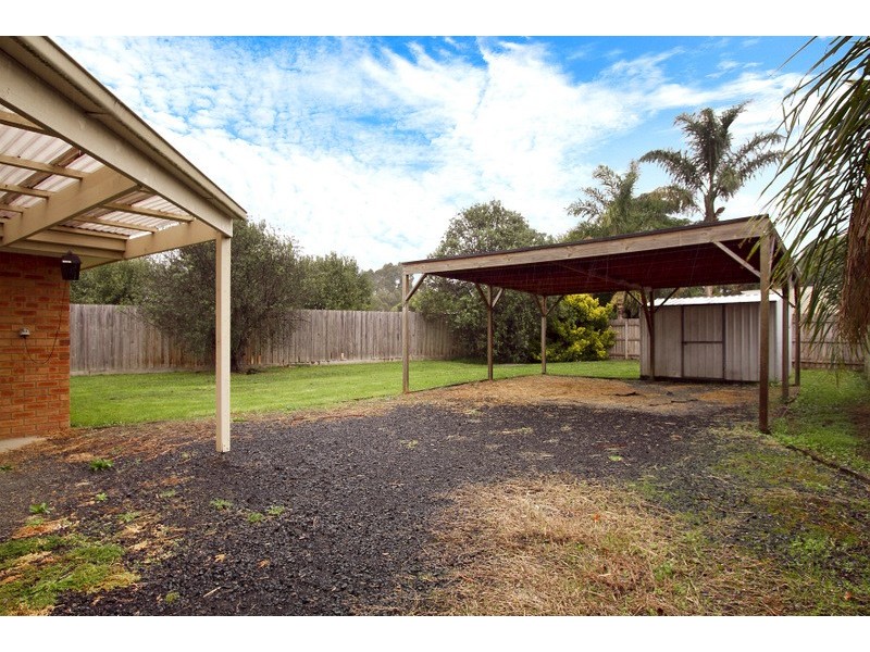 18 Paramount Way, Pakenham VIC 3810