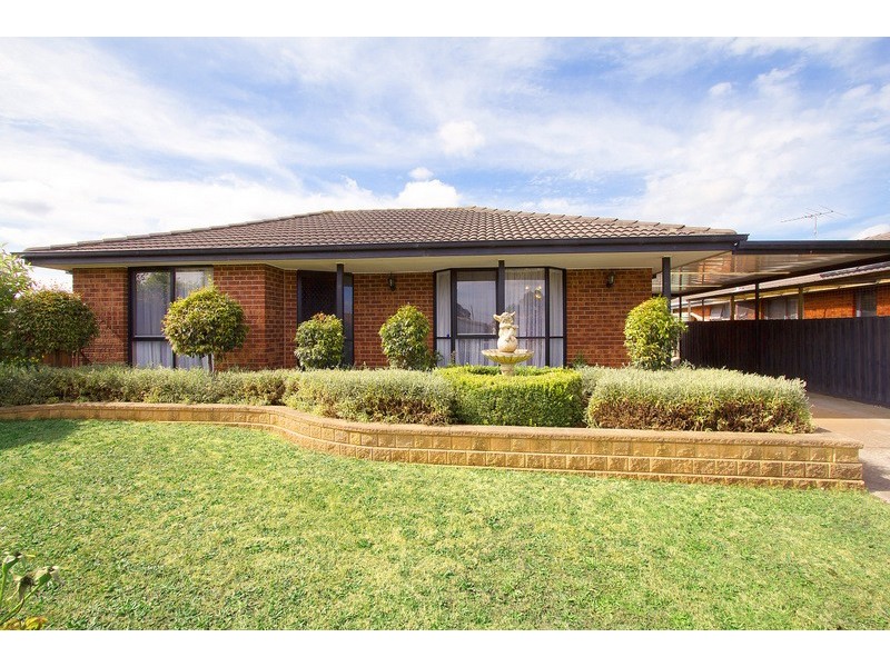 12 Martingale Place, Pakenham VIC 3810