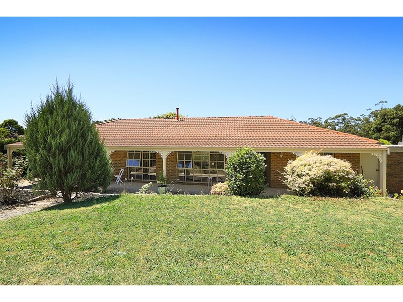 54 Wakenshaw Crescent, Pakenham VIC 3810