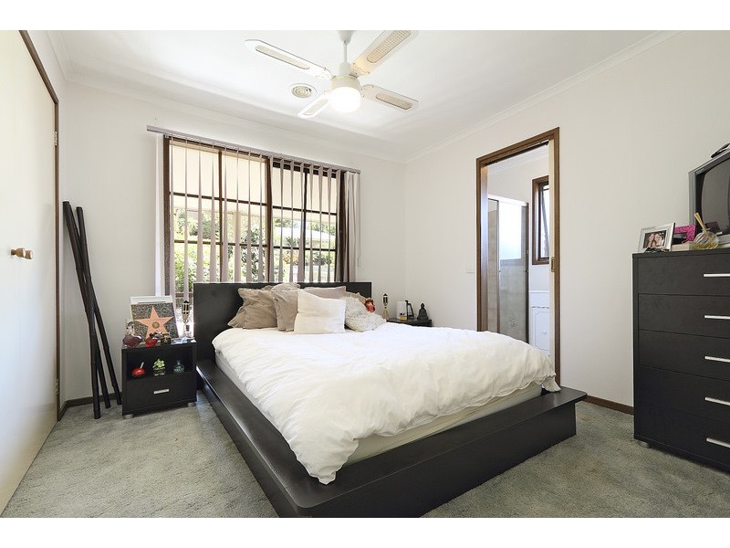 54 Wakenshaw Crescent, Pakenham VIC 3810