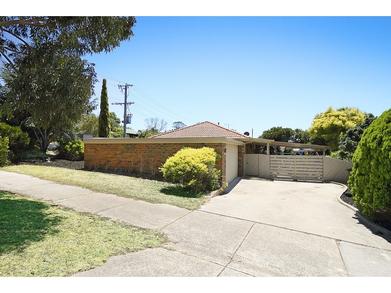 54 Wakenshaw Crescent, Pakenham VIC 3810