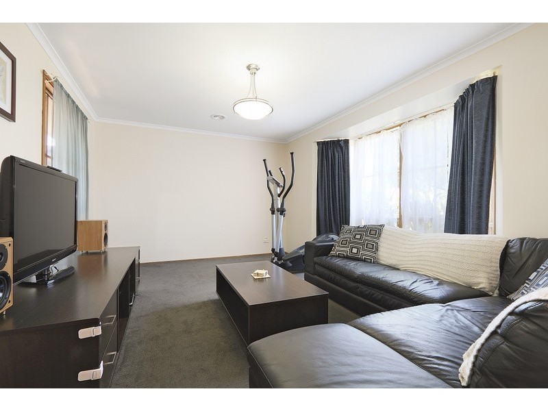 38 Dunbarton Drive, Pakenham VIC 3810