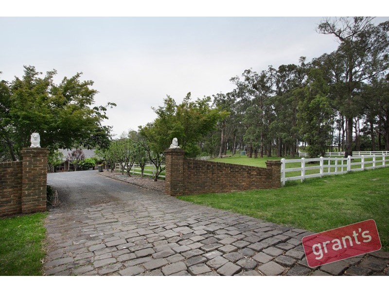 35 Bayard Drive, Pakenham Upper VIC 3810