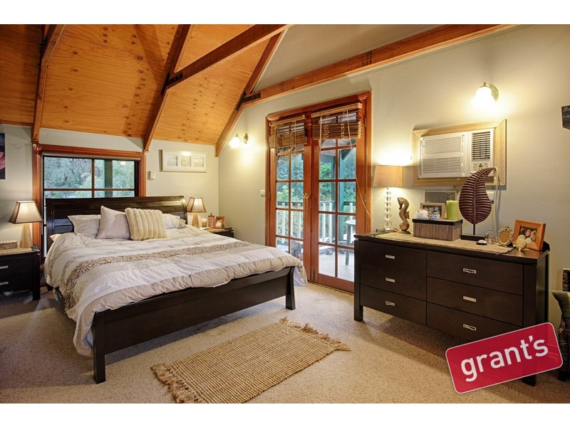 10 Murrawong Road, Maryknoll VIC 3812