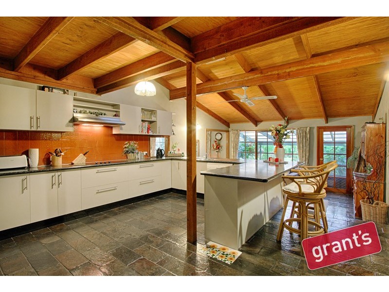 10 Murrawong Road, Maryknoll VIC 3812