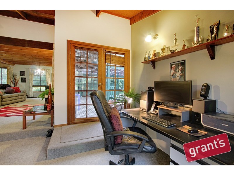 10 Murrawong Road, Maryknoll VIC 3812