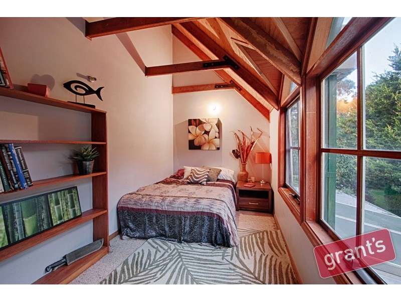 10 Murrawong Road, Maryknoll VIC 3812