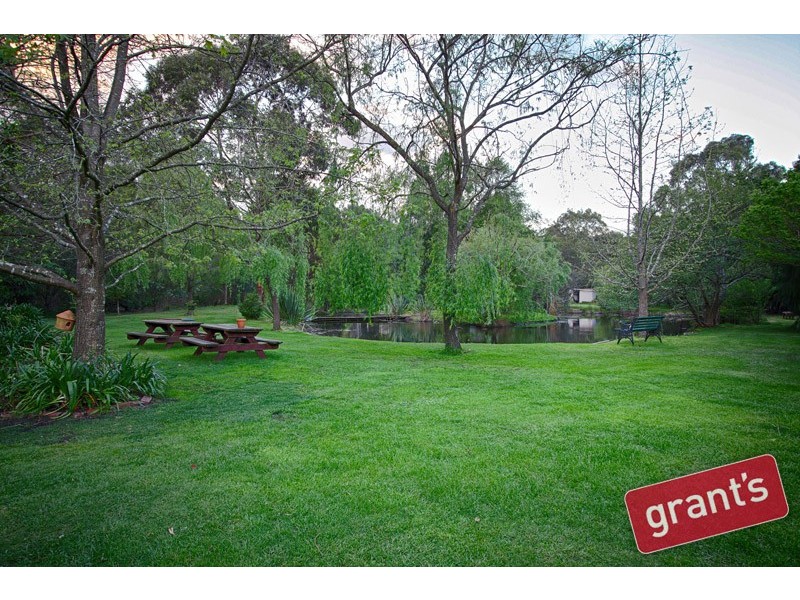 10 Murrawong Road, Maryknoll VIC 3812